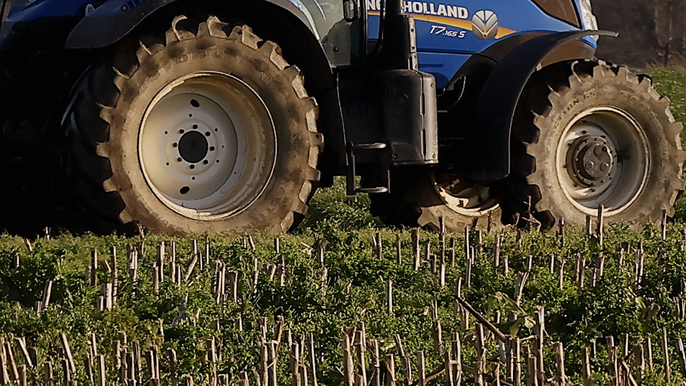 Agricultor muere en accidente con tractor en la finca Las Rosas.