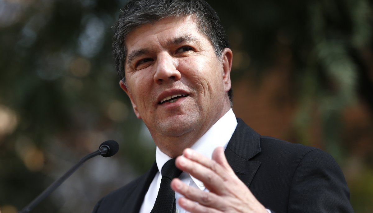 «Advertencia de las autoridades»: Se activa un sistema que notificará a la Fiscalía si Manuel Monsalve llega a un aeropuerto o punto de control fronterizo.