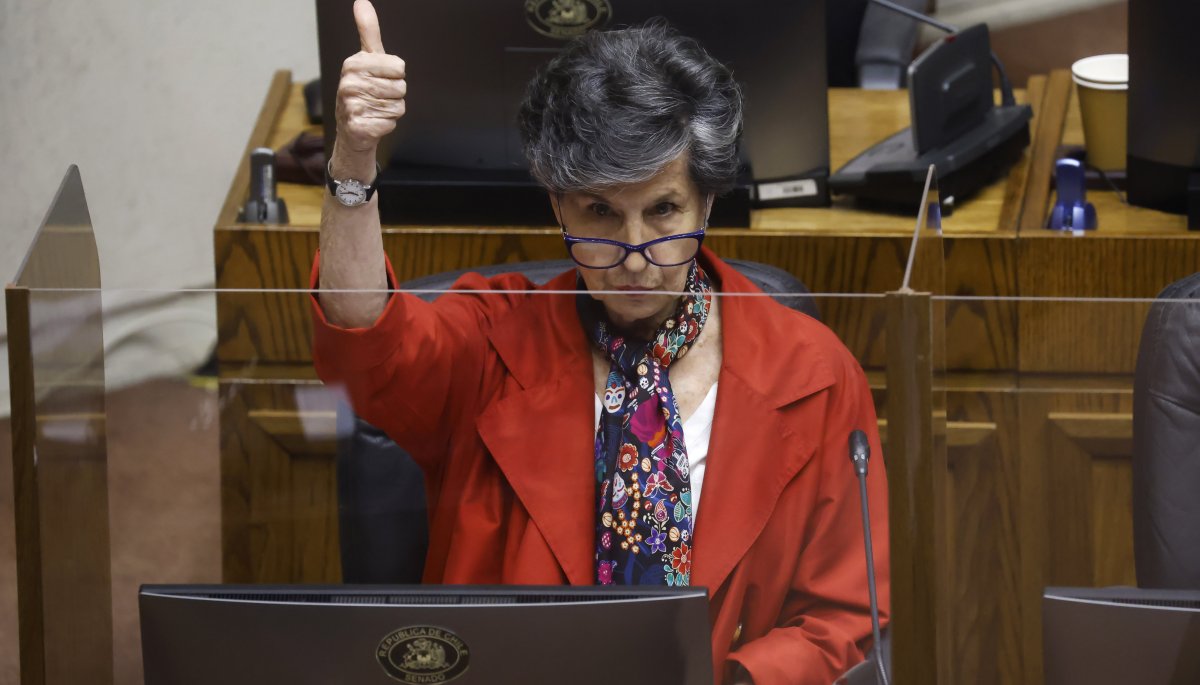 Columna de la senadora Allende: «A un año del ‘Acuerdo por Valparaíso’, es necesario avanzar hacia una nueva política portuaria.»