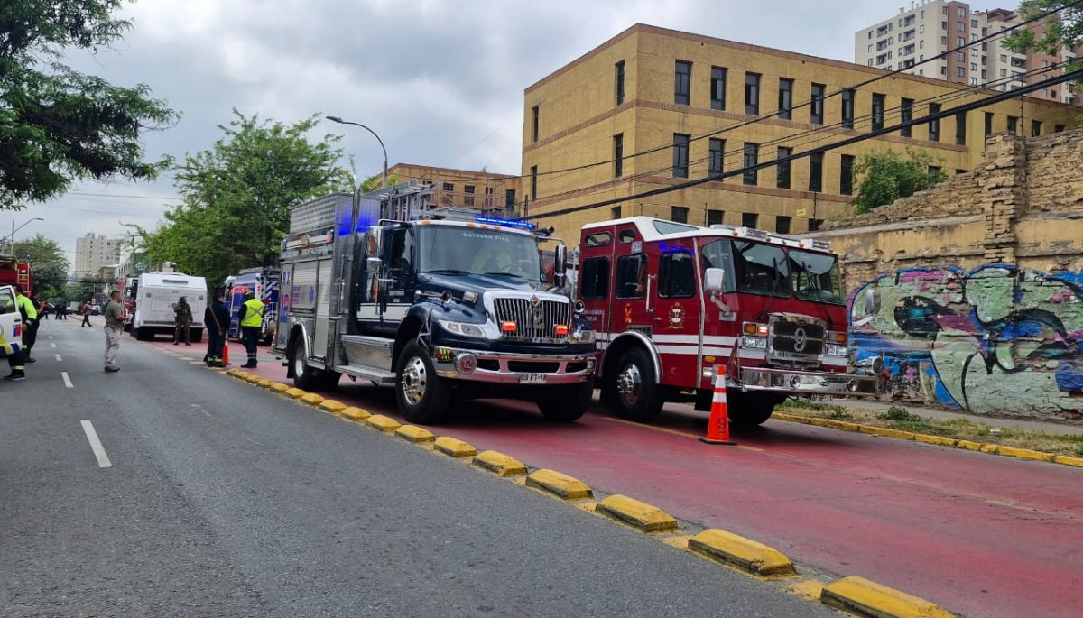 Cuatro estudiantes en estado crítico tras un incendio en el INBA, provocado durante una manifestación.