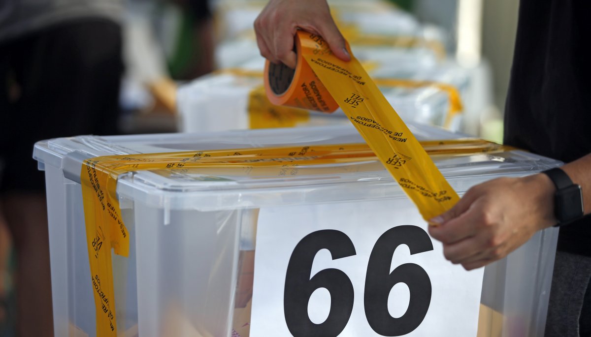 Primera jornada electoral: más de siete millones de ciudadanos emitieron su voto.