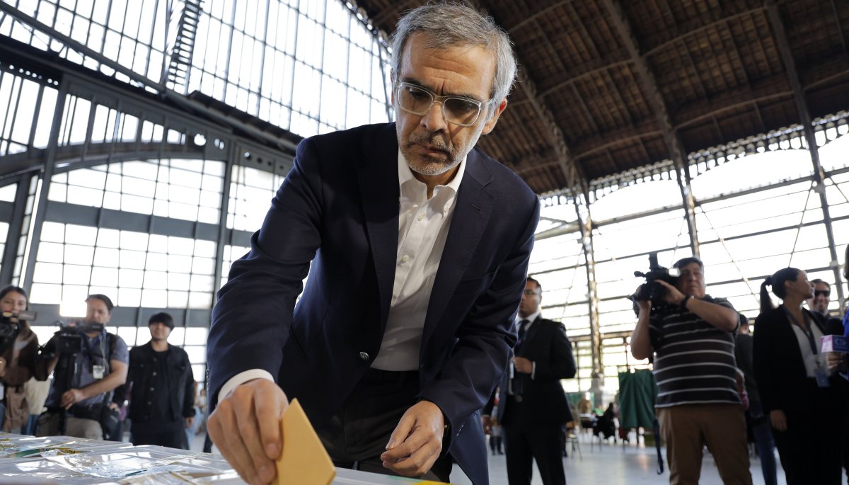 El subsecretario Cordero resaltó la calma en el proceso electoral y la «abrumadora» afluencia de votantes este sábado.