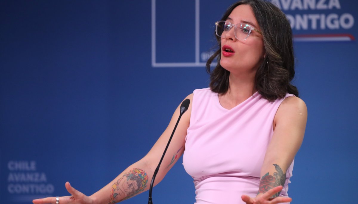 La Ministra Vallejo excluye la posibilidad de que el balotaje de gobernadores en la región Metropolitana funcione como un «plebiscito al Gobierno».