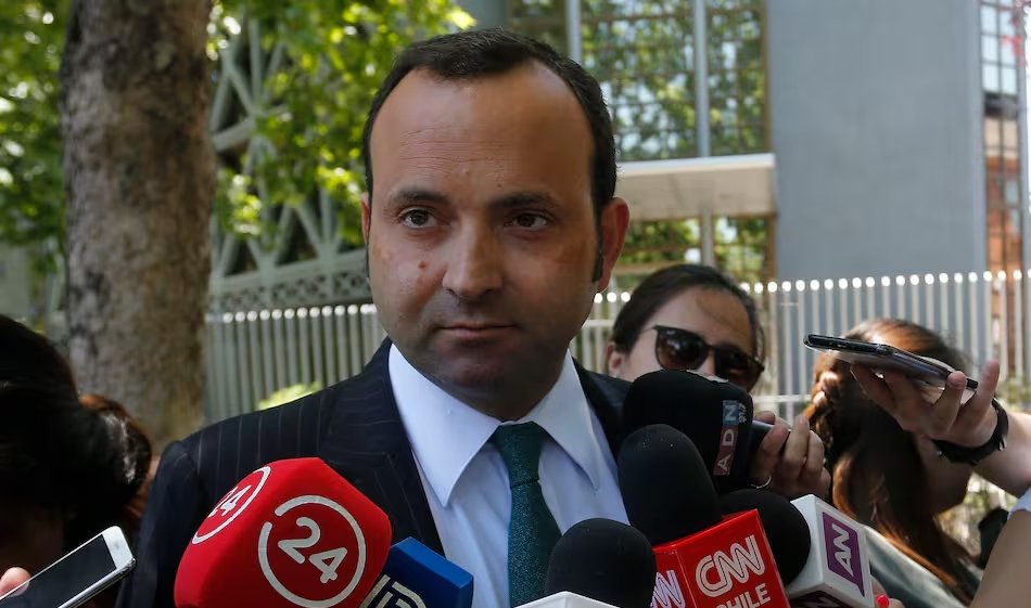 Abogado y director de Azul Azul respalda la reclamación de la U contra Colo-Colo: «Cumplir las normas no implica ganar en la oficina, es obtener la victoria en el campo».