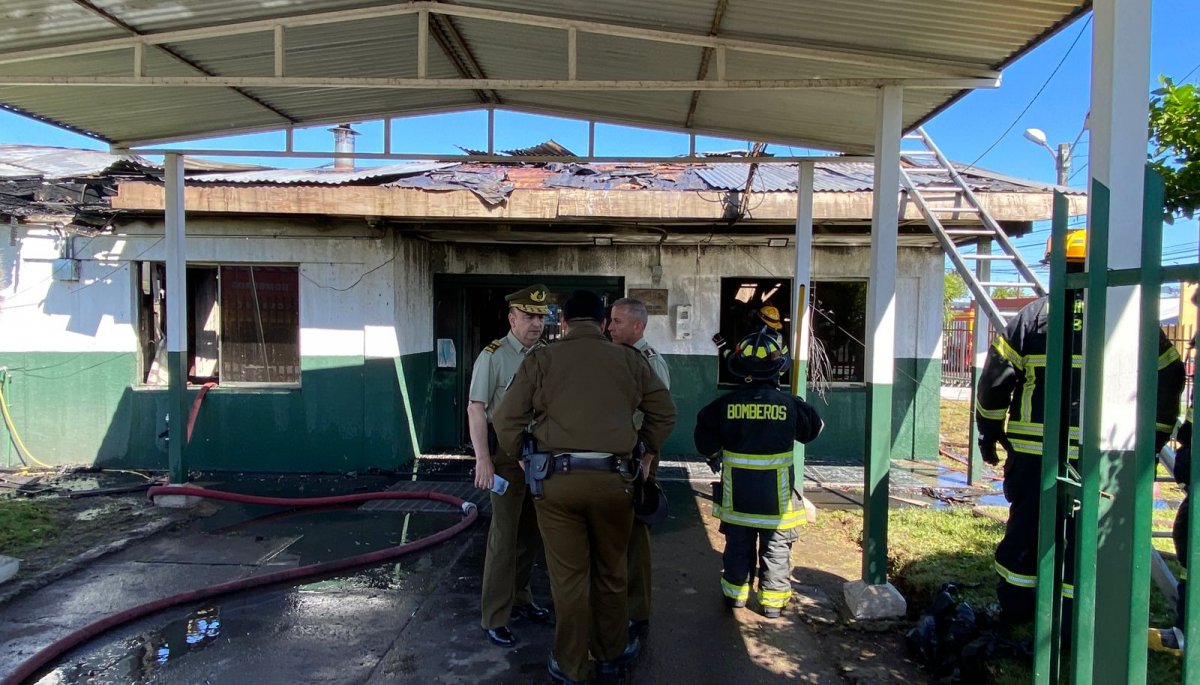 Incendio impactó la subcomisaría de Carabineros en Cabrero: el cuartel sufrió «una pérdida casi total».
