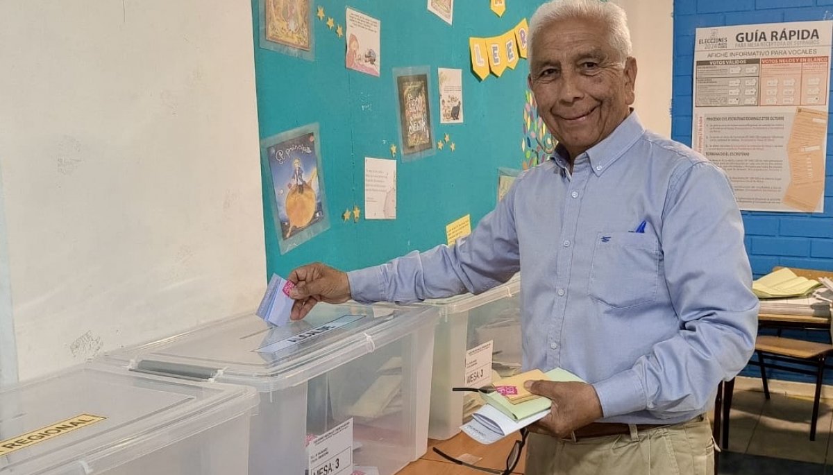 Victoria de Omar Vera en San Antonio debilita aún más al «sharpismo»: la alcaldesa Constanza Lizana solo obtuvo un 8% de los votos.