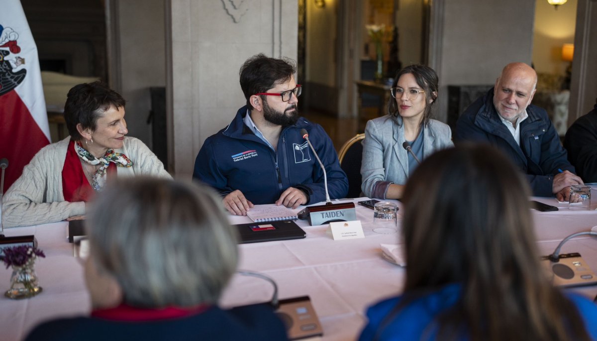 El Presidente Boric dirigió un cónclave oficialista en Cerro Castillo en medio de la crisis provocada por el «Caso Monsalve».