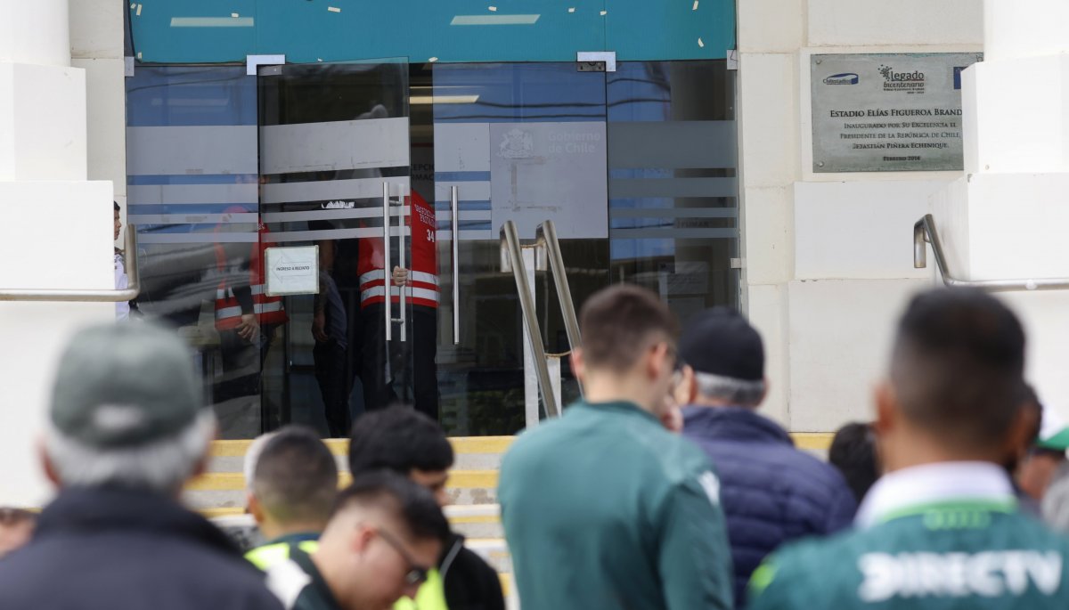 La Dirección del Trabajo supervisará a la sociedad anónima que dirige Santiago Wanderers por la falta de pago de sueldos a los guardias de seguridad.