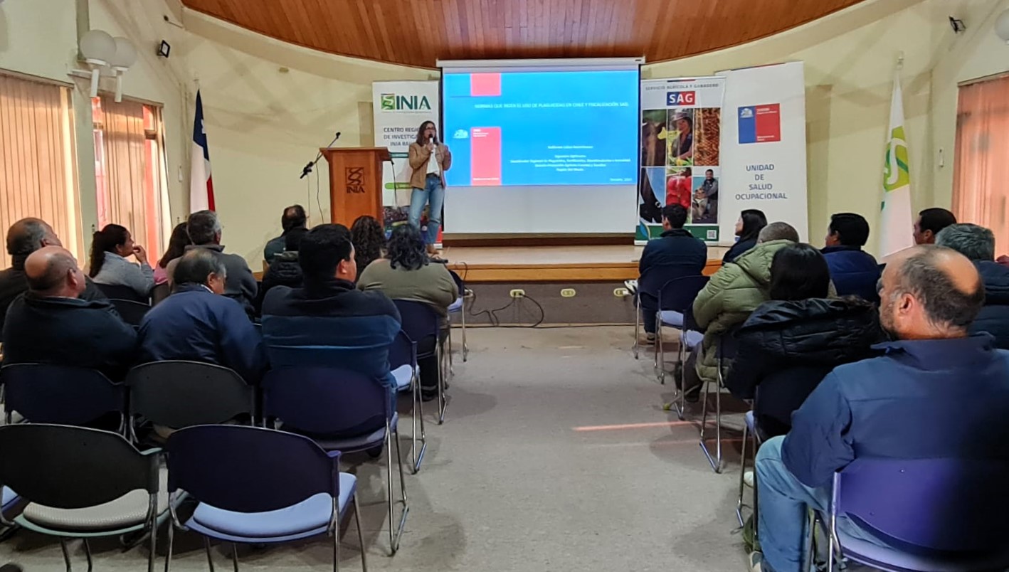 Se comparten normativas y recomendaciones para la aplicación de plaguicidas en aéreo y terrestre.