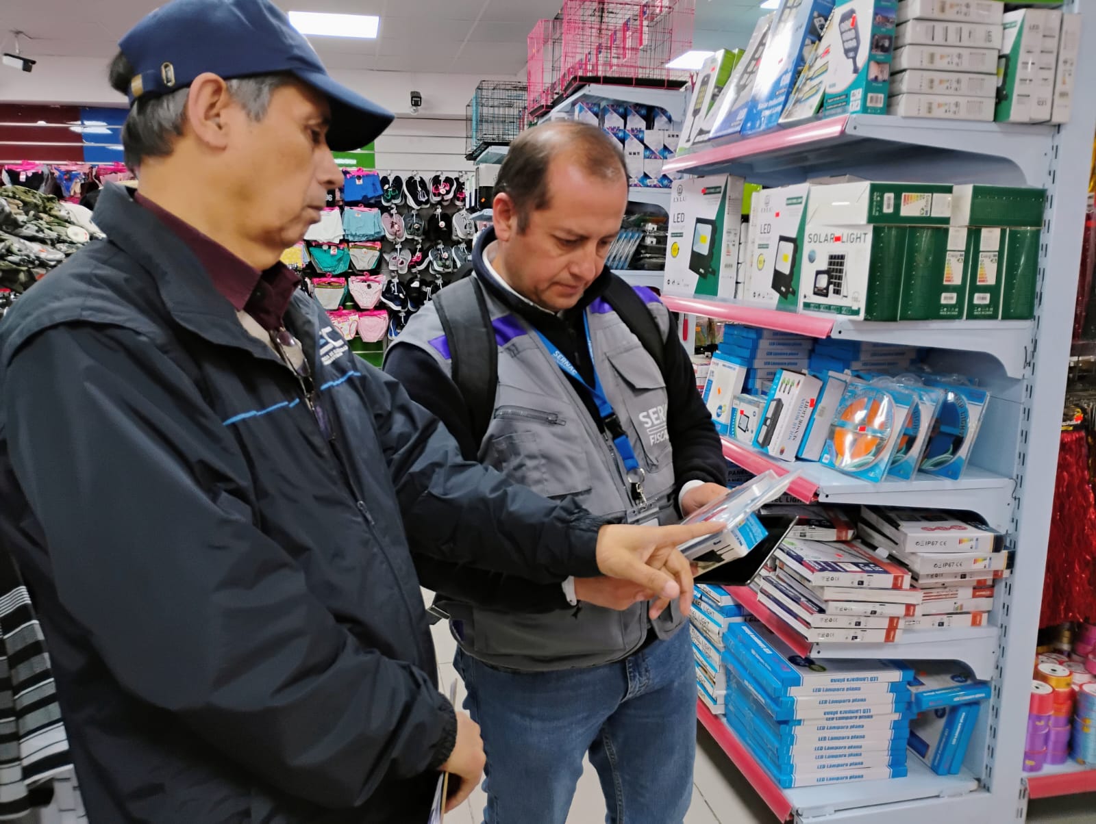 Sernac intensifica la supervisión de «malls chinos» en la región del Maule.