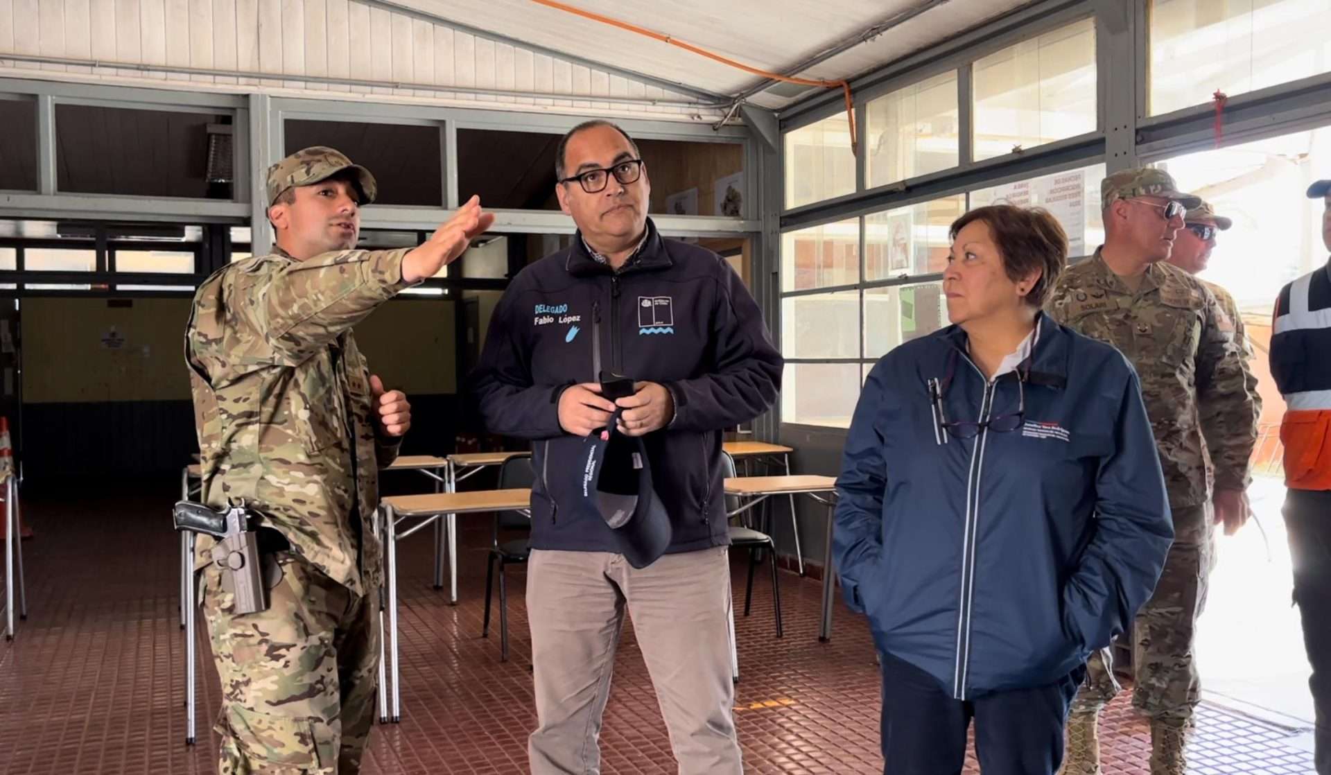 Autoridades realizan recorridos por los centros de votación en Pichilemu.