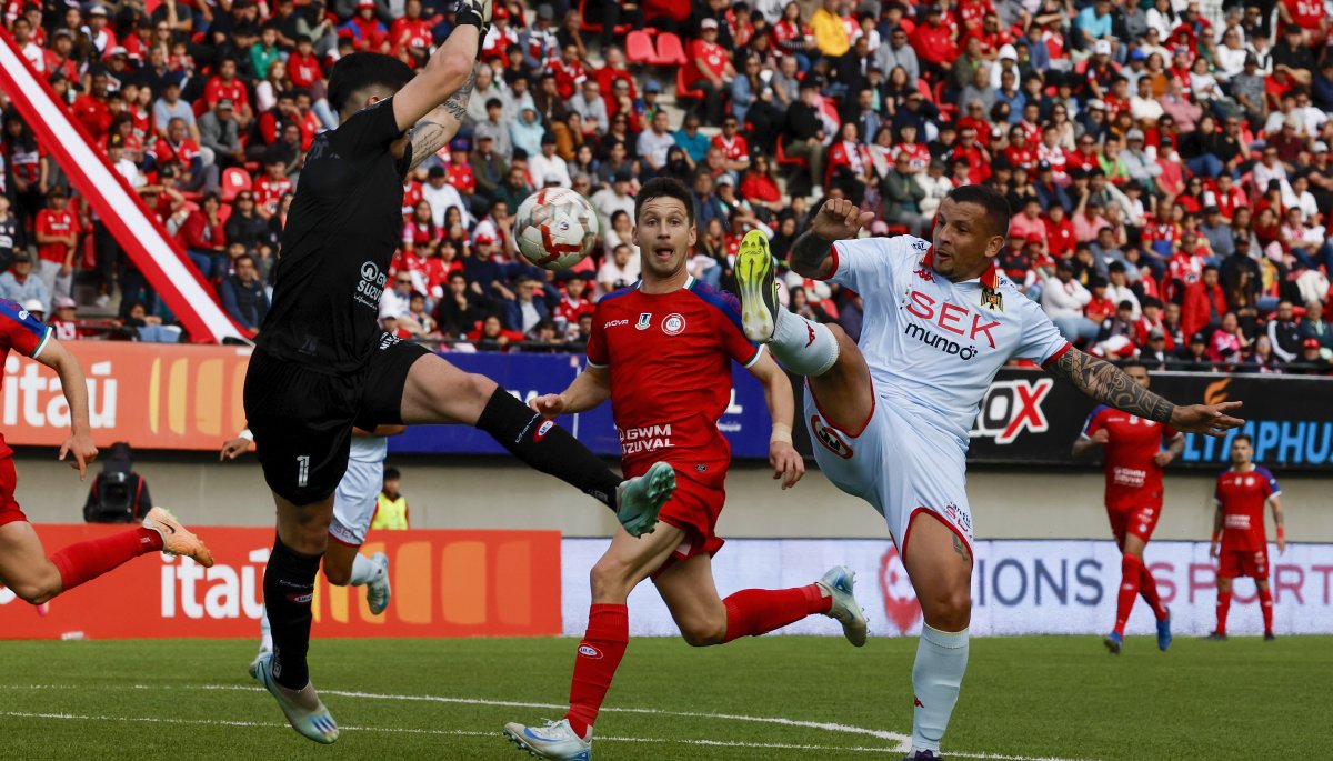 Unión Española modificó su estilo y puso a Unión La Calera en la necesidad de recuperar el rumbo.