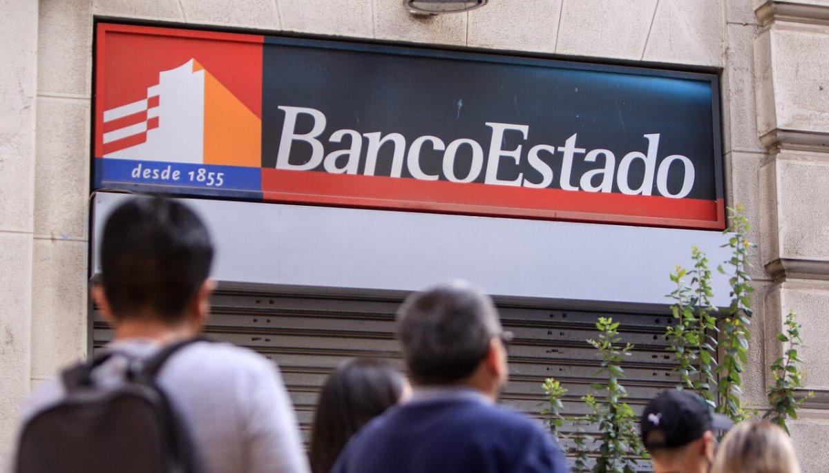 Detienen a exfuncionarios por fraude millonario en BancoEstado.