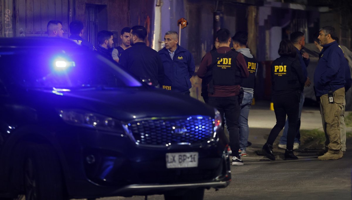 Cuádruple homicidio en Lo Prado: Asesinaron a 4 personas en un cité tras llegar en dos vehículos.