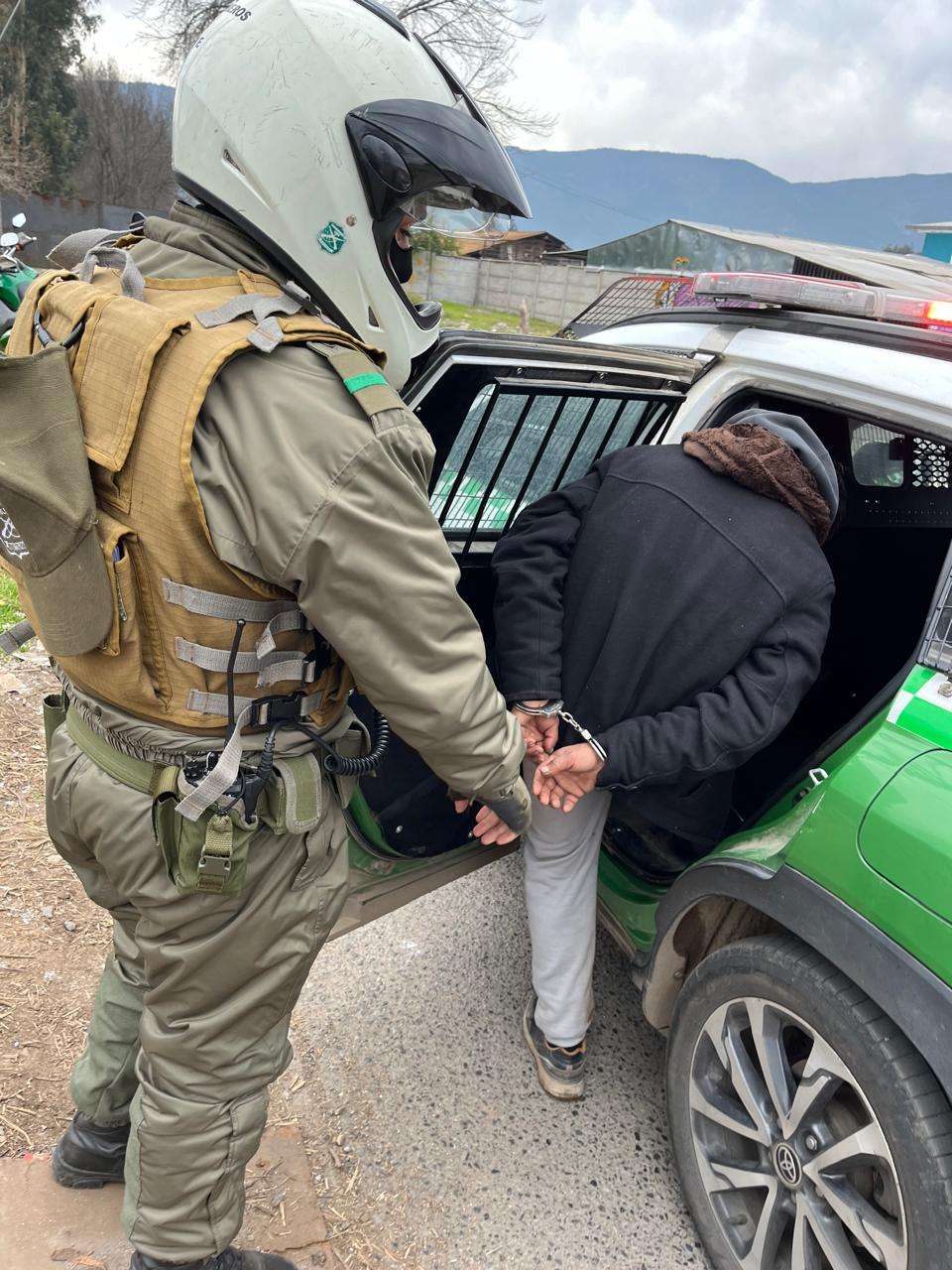 Operativo de carabineros en Rengo concluye con la detención de varias personas por diversos delitos.