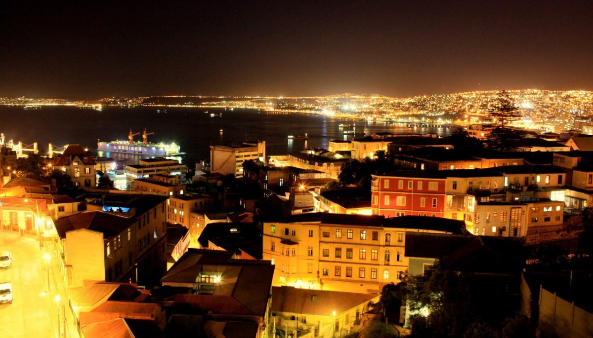 Con un espectáculo de luces y la celebración de las «Tocatas Porteñas» se da comienzo al esperado proyecto de nuevas luminarias para Valparaíso.
