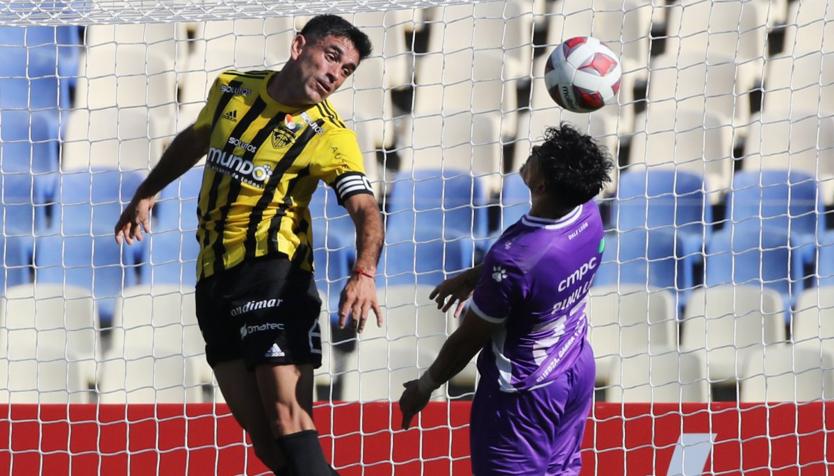 Fernández Vial cierra su etapa en el fútbol profesional con un partido frente a Concon National.