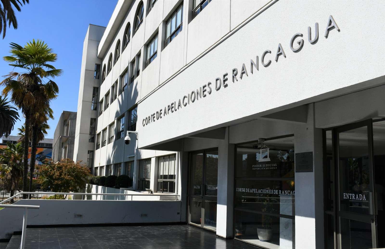 Ordenan detener la extracción de rocas en la cantera de El Tambo.