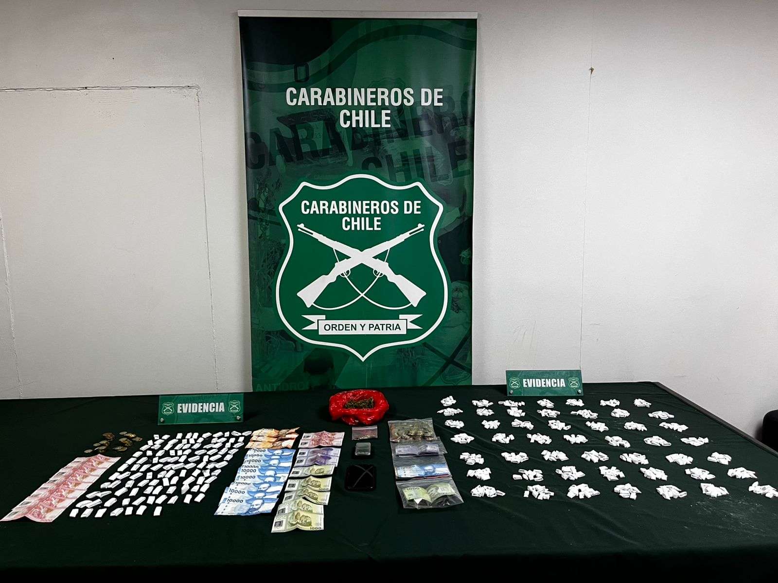 Dos detenidos en Rancagua por vender marihuana, cocaína y pasta base.