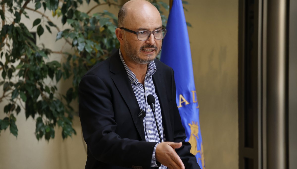 El diputado Ilabaca afirma que la vocería de La Moneda «ha complicado más que apoyado» en la denuncia contra el Presidente Boric.