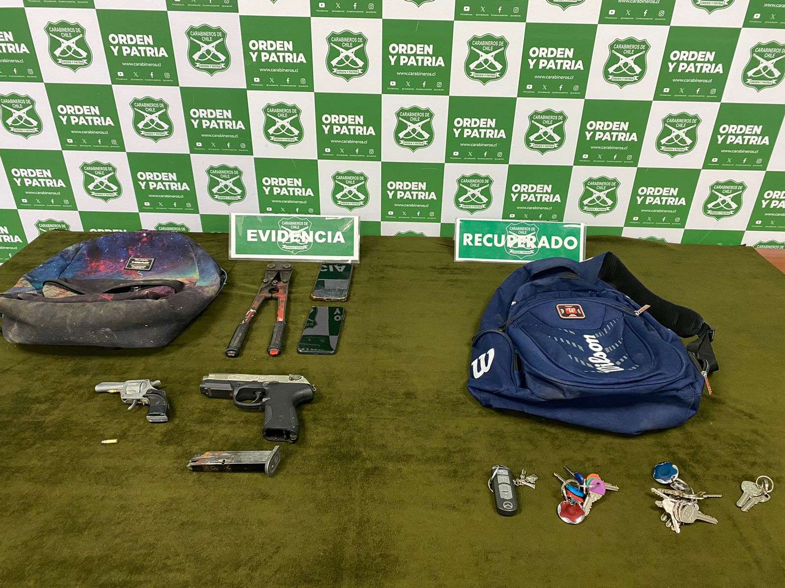 Menores de edad detenidos en Rengo por robo con intimidación, robo de vehículo y porte de armas de fuego.