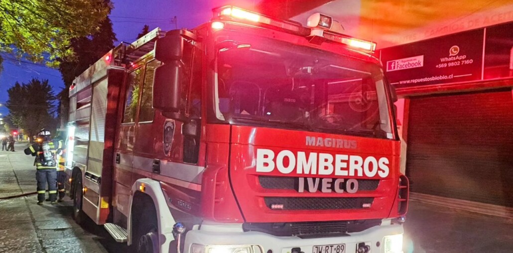 Se investiga la posible intencionalidad del incendio de un vehículo en Los Ángeles.