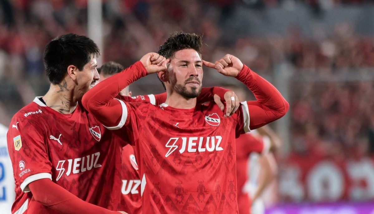 «Impresionante actuación»: Felipe Loyola recibió múltiples elogios tras brillar en la contundente victoria de Independiente.