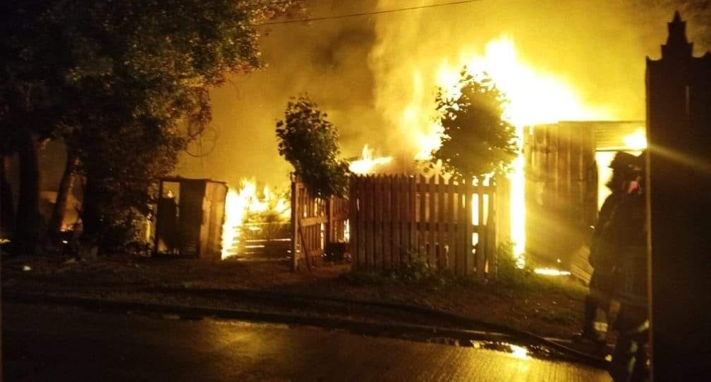 Incendio devasta una casa en Angol: Emergencia activó equipos de dos comunas.
