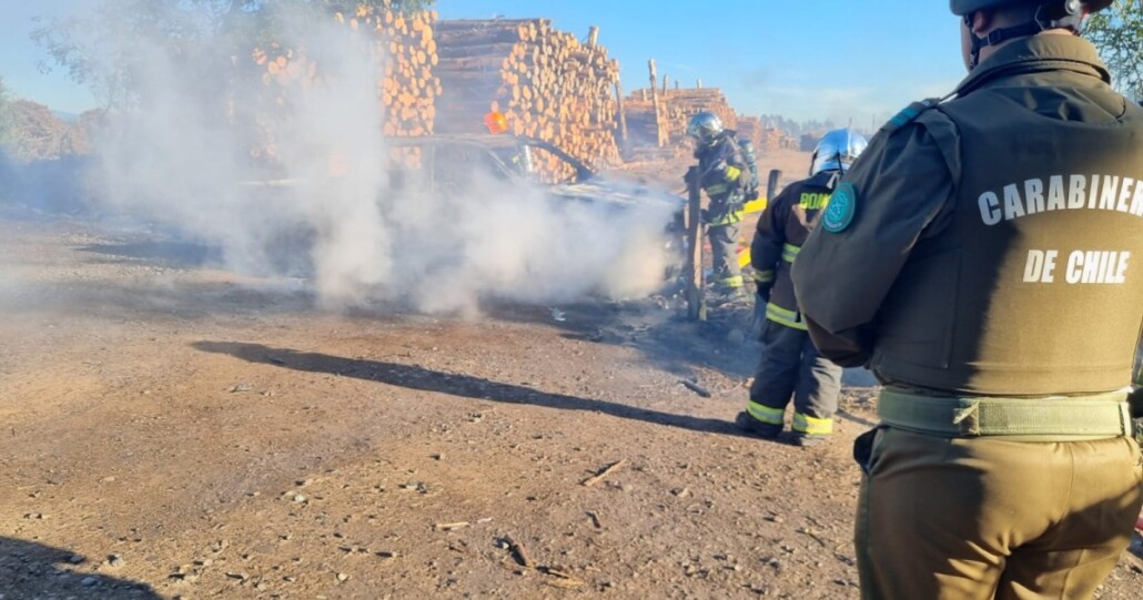 Incendio intencional causa la destrucción de maquinarias y una camioneta en zona rural de Lautaro.