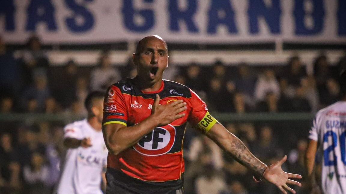 ¡Rangers inicia con fuerza! Los rojinegros superaron a Deportes Santa Cruz en su visita.