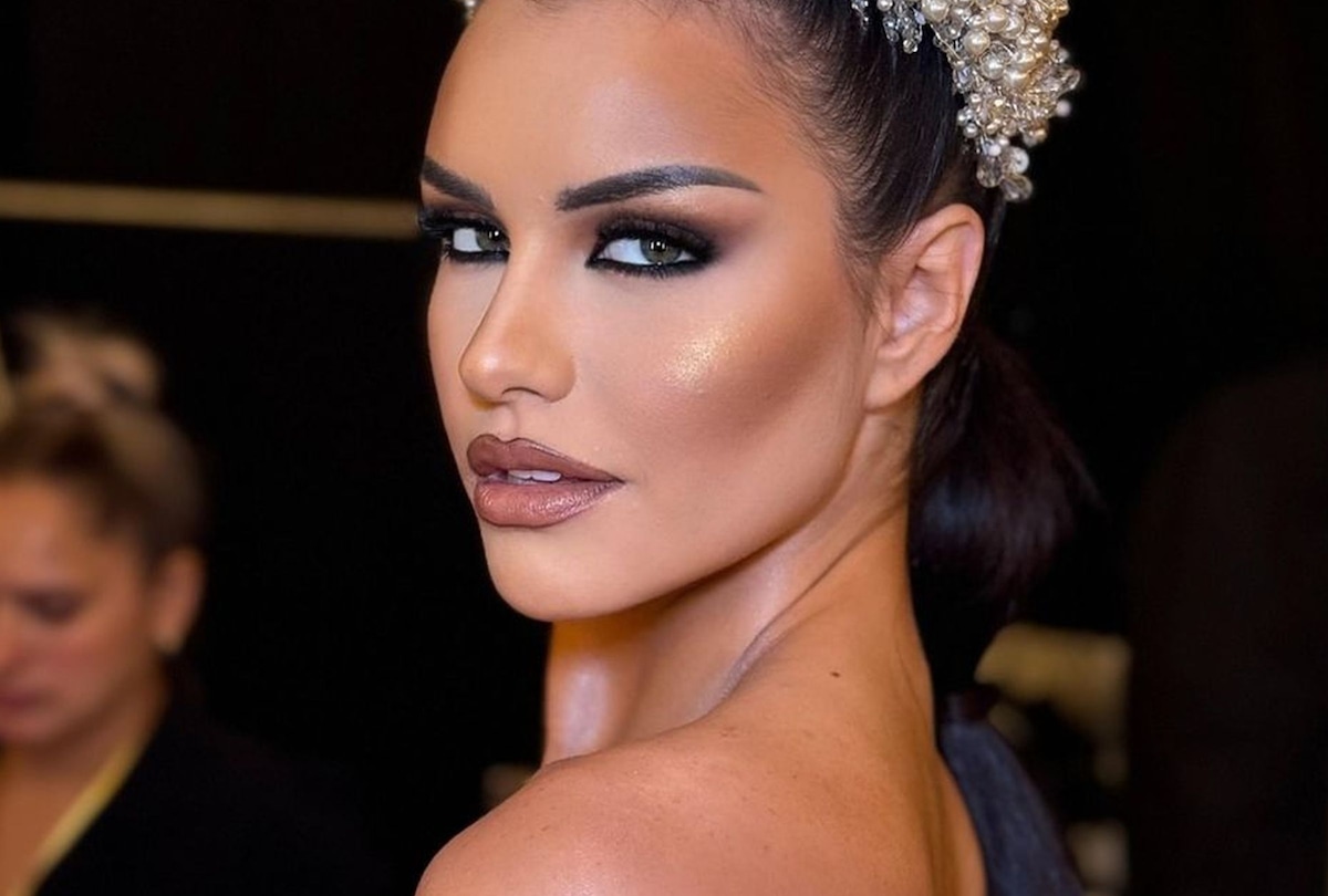 Emilia Dides: Una presentación impecable en Miss Universo.