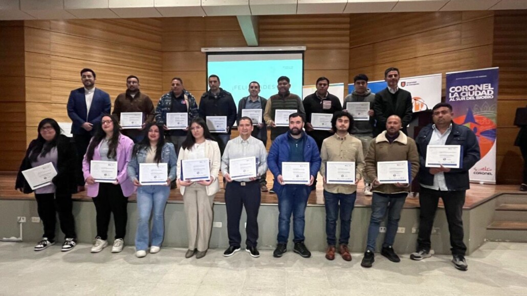 Habitantes de Coronel completan su formación en energías renovables.