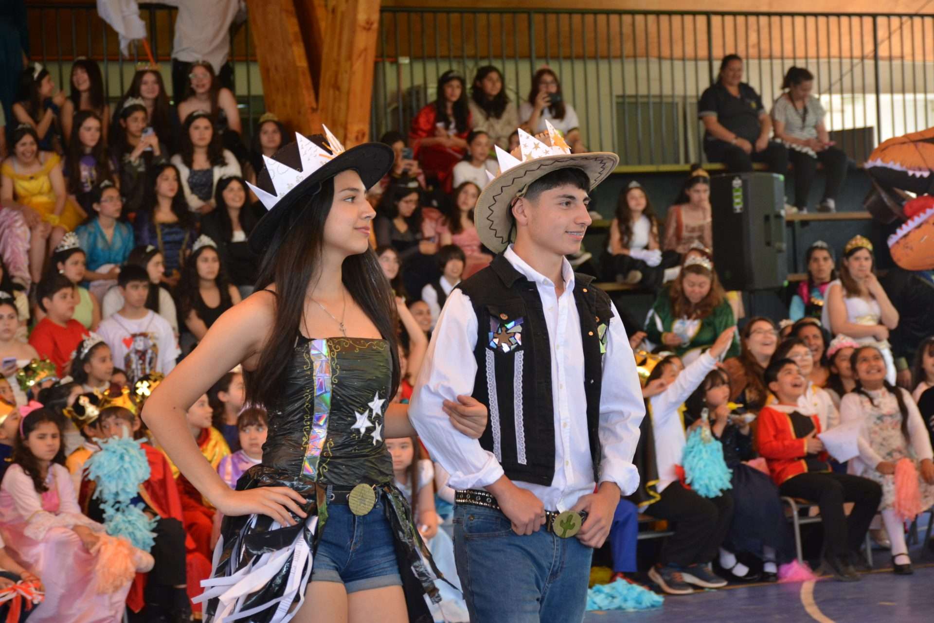 En grande, el Colegio San Alberto de Machalí conmemoró su décimo séptimo aniversario.