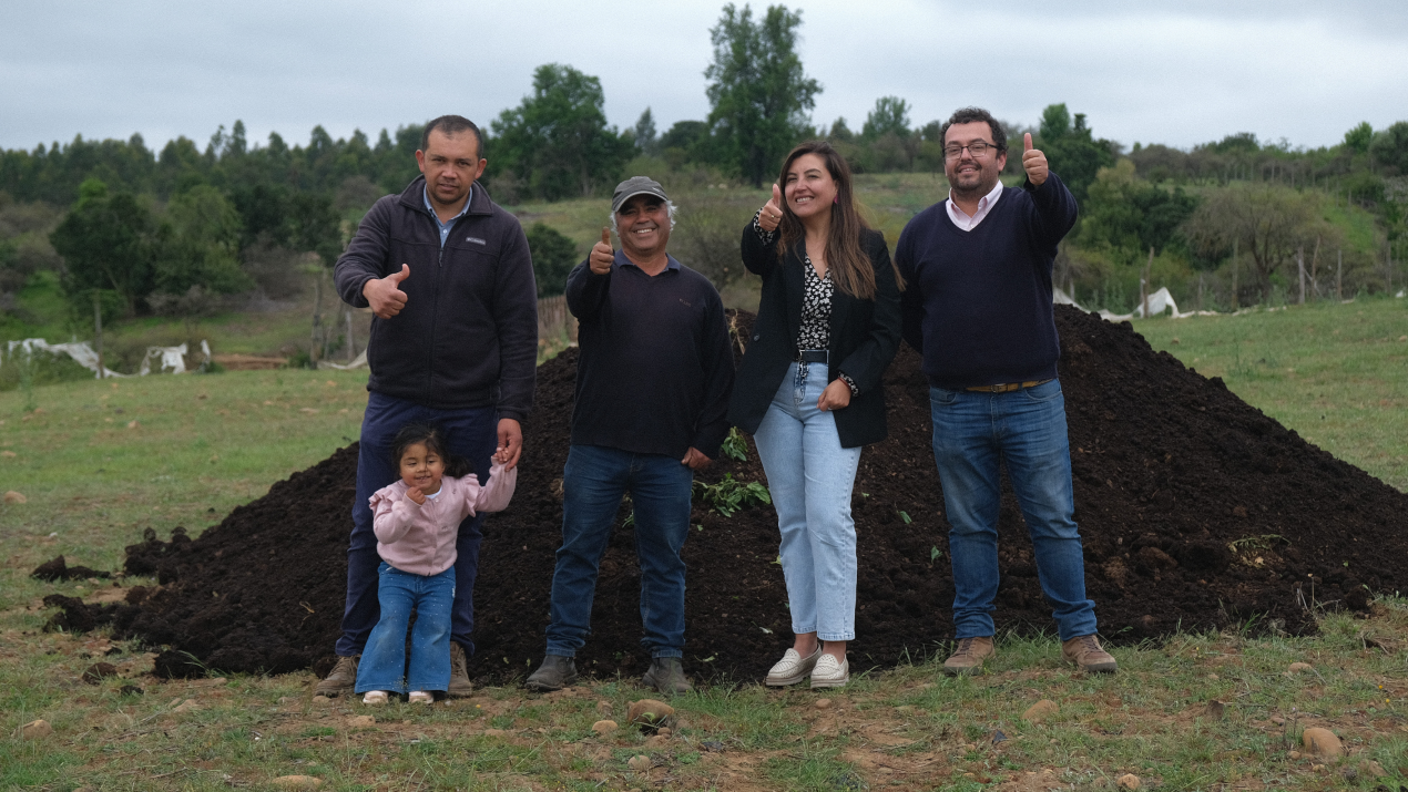 Reesalten entrega bioabono en San Pedro (RM) para apoyar el desarrollo de agricultores locales.