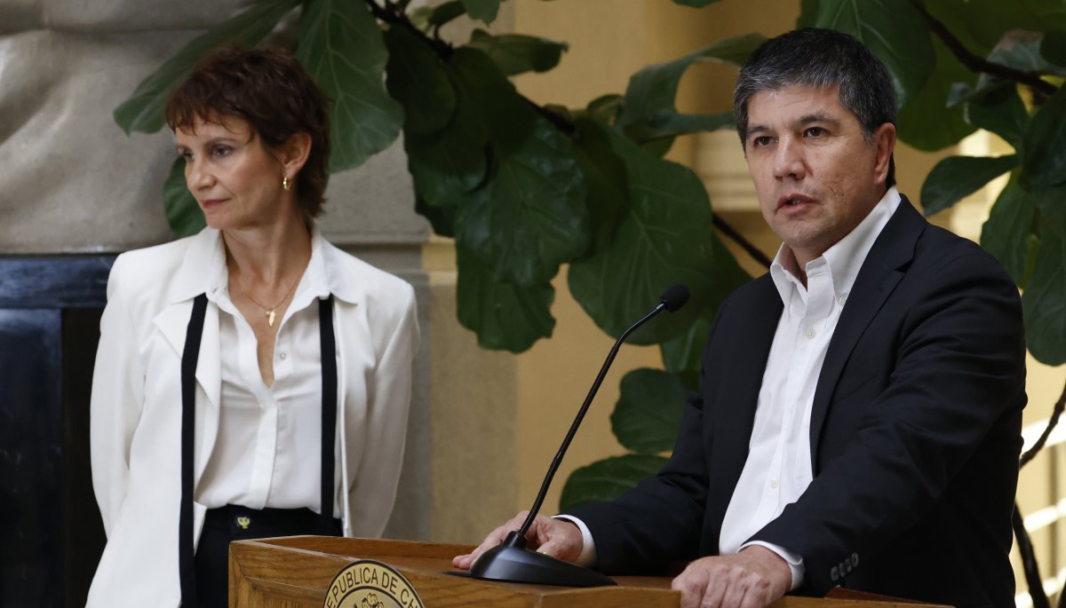 Declaran improcedente la querella contra Monsalve y Tohá por obstrucción e infracción a la Ley de Inteligencia.