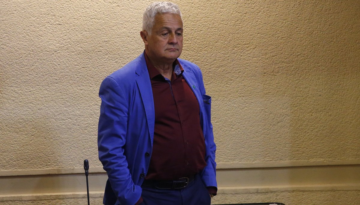 El Diputado Hernán Palma fue llevado del Congreso al Hospital Carlos Van Buren de Valparaíso debido a sospechas de infarto.