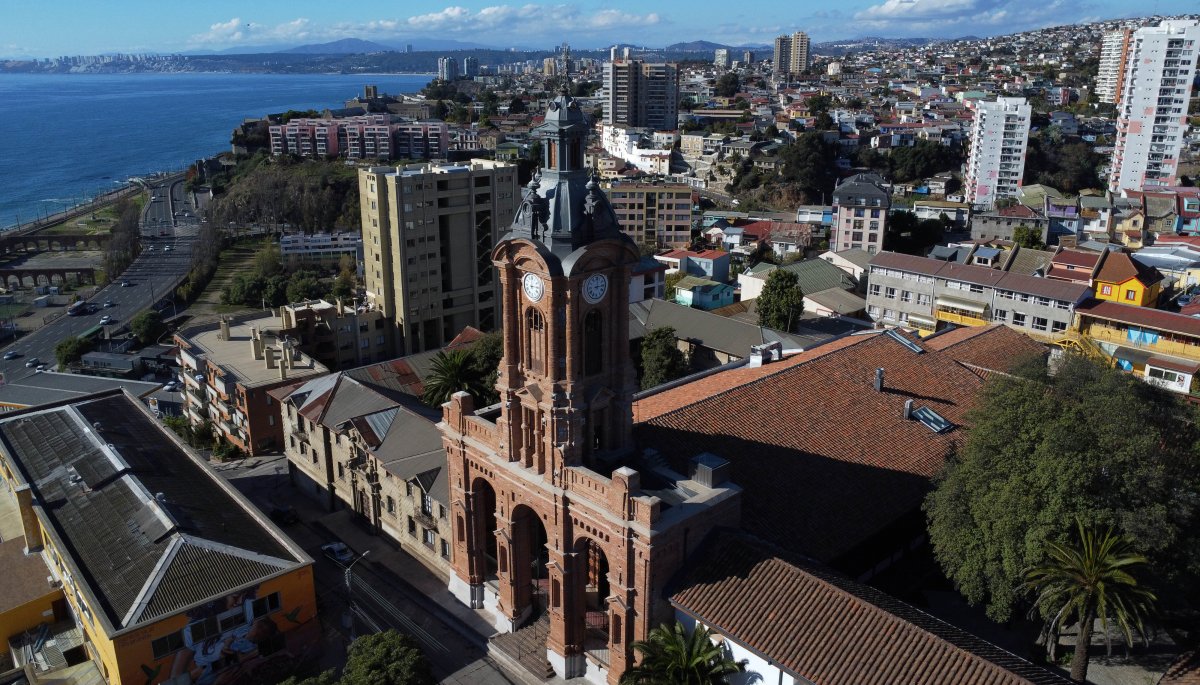 La restauración de la Iglesia San Francisco de Valparaíso recibió el Premio Aporte Urbano 2024.