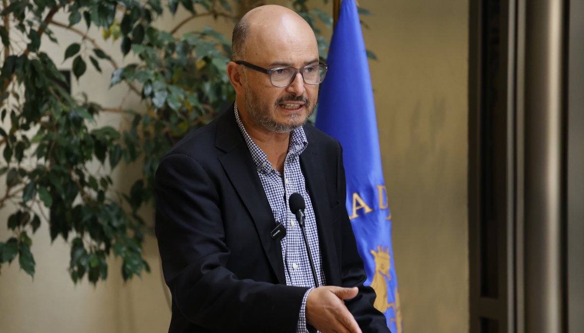 Ilabaca sugiere la urgencia de un cambio de gabinete, pero rechaza la salida de Tohá: «No sería apropiado cambiarla».