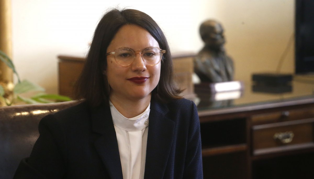 Irací Hassler anuncia su renuncia a la alcaldía de Santiago para «candidatarse a otro cargo de representación popular».