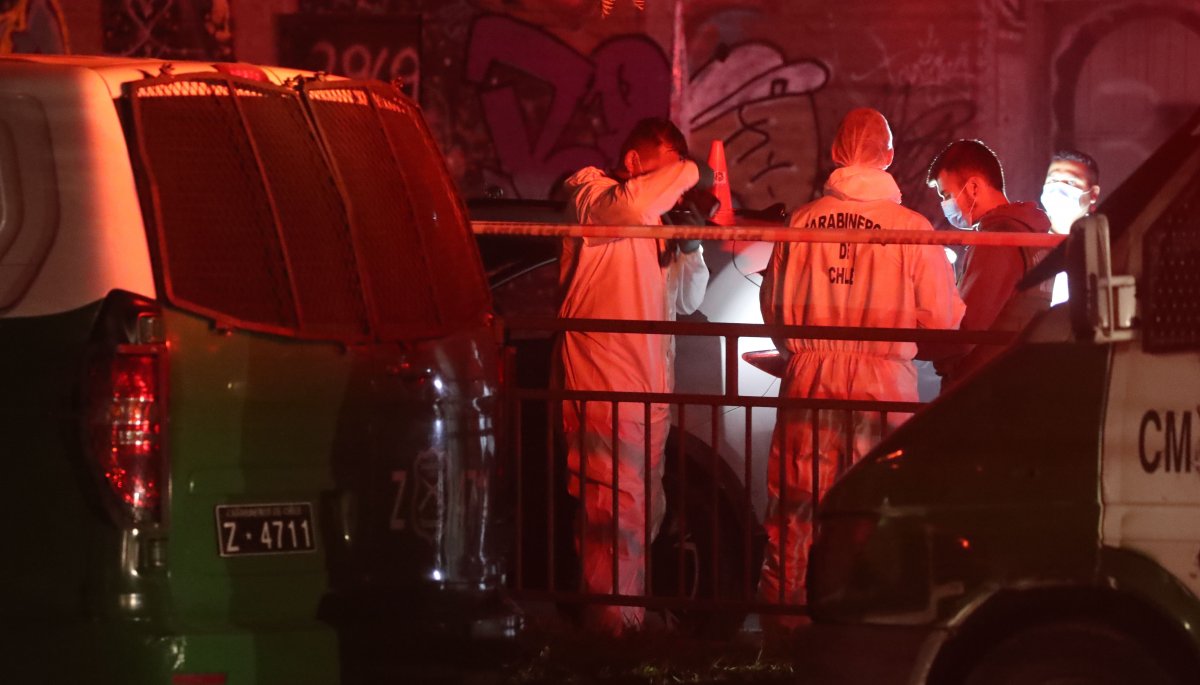 Hombre apuñaló a su madrastra y posteriormente incendió su casa en Maipú: mujer se encuentra en estado grave.