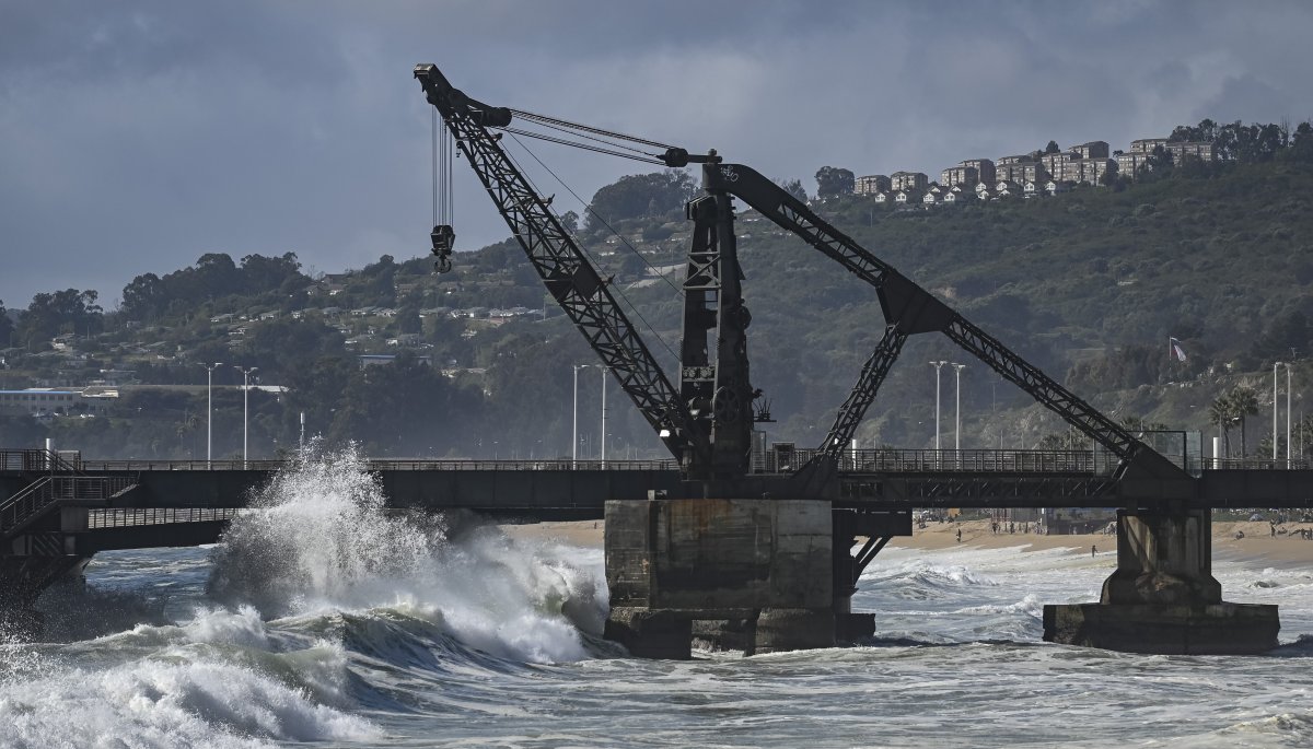 Se emite alerta de marejadas para la zona costera desde el Golfo de Penas hasta Arica y el Archipiélago Juan Fernández.