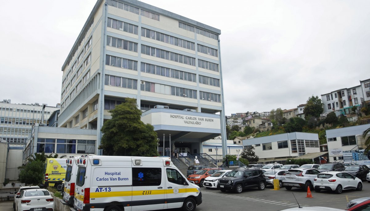 Acusan a autoridades del Servicio de Salud de tener conocimiento desde julio sobre la crisis de insumos en el Hospital Van Buren de Valparaíso.