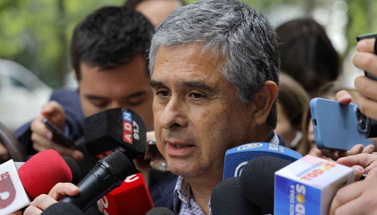 Jueza mencionada en la lista de chats presentada por la defensa de Luis Hermosilla niega haber intervenido en casos del abogado.