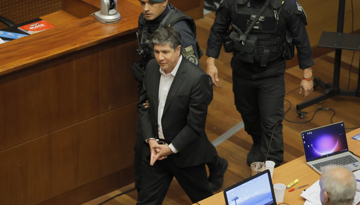 El exsubsecretario Monsalve ha llegado al Séptimo Juzgado de Garantía de Santiago para enfrentar una acusación de violación.