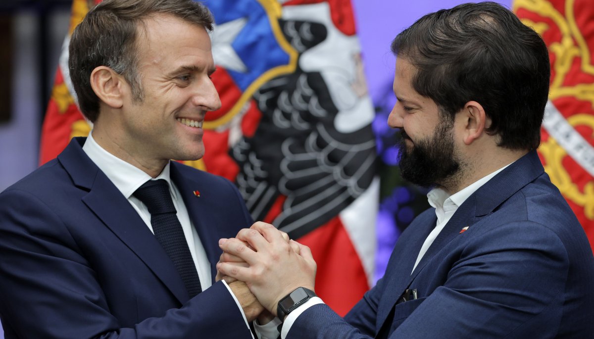 Chile y Francia solicitan reforzar lazos ante la «crítica y peligrosa situación global» ocasionada por conflictos.