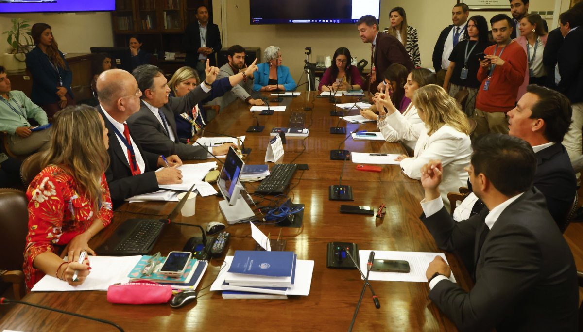 La comisión investigadora del «Caso Monsalve» convocará a la ministra Tohá y enviará un cuestionario al Presidente Boric.