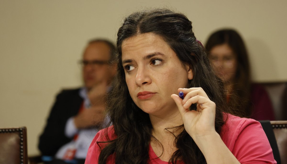 Grupos parlamentarios enviarán una carta de protesta a la ministra Orellana por sus comentarios sobre el supuesto silencio ante casos de naturaleza sexual.