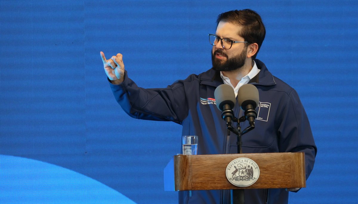 El presidente Boric modera sus críticas hacia los empresarios y sostiene que los sectores privado y público son «aliados estratégicos».