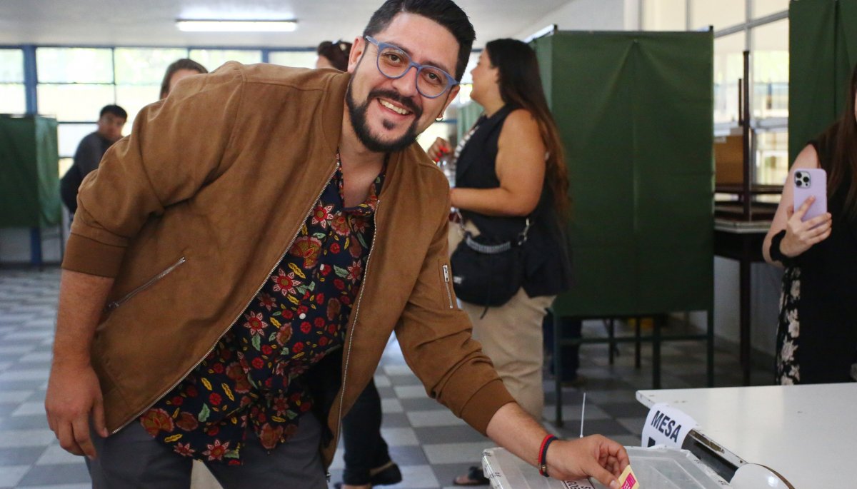 Francisco Orrego asegura que, de ser elegido gobernador, colaborará «con los 52 alcaldes» de la región Metropolitana.