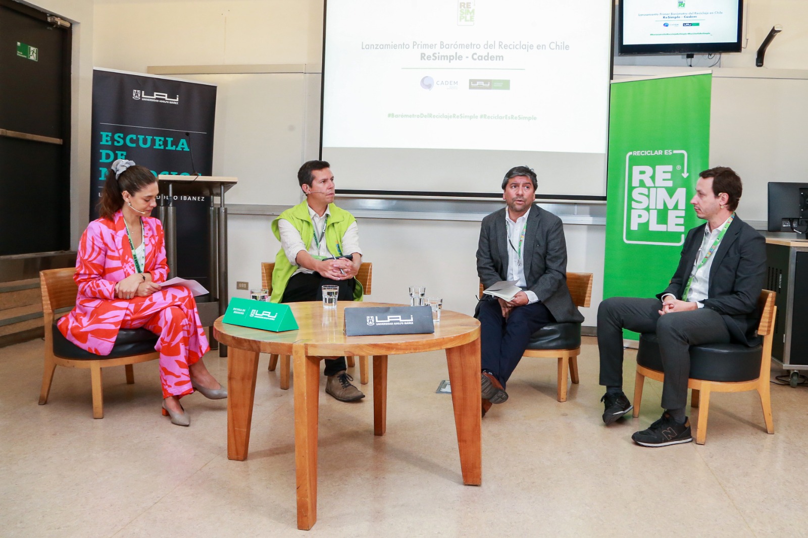 Solo el 26% de los chilenos afirma reciclar cada semana, mientras que la mitad lo realiza de forma ocasional o no lo hace en absoluto.